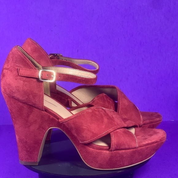 Linea‎ Paolo Red Suede Criss-Cross Ankle Strap Sandals Women's Size 7.5-NEW - Picture 1 of 10